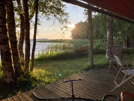 kesäranta mökki kuva terassilta järvelle